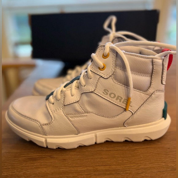 New in box Sorel Waterproof sneakers Women’s size 8 - Picture 3 of 11